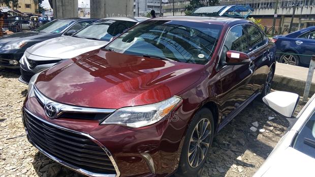 Toyota Avalon XLE Premium FWD Sedan (3.6L 6cyl 6A) 2016 Red
