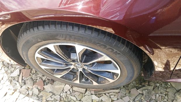 Toyota Avalon XLE Premium FWD Sedan (3.6L 6cyl 6A) 2016 Red