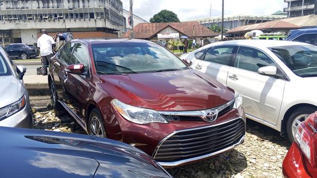 Toyota Avalon XLE Premium FWD Sedan (3.6L 6cyl 6A) 2016 Red