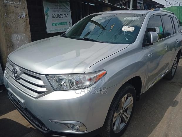 Toyota Highlander 2012 Beige