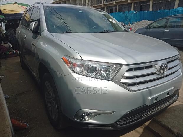 Toyota Highlander 2012 Beige