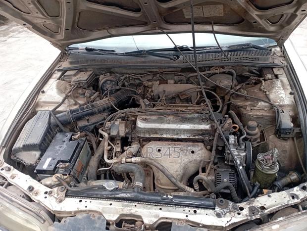 Honda Accord 1996 Gold