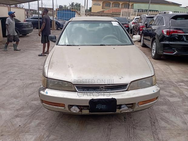 Honda Accord 1996 Gold