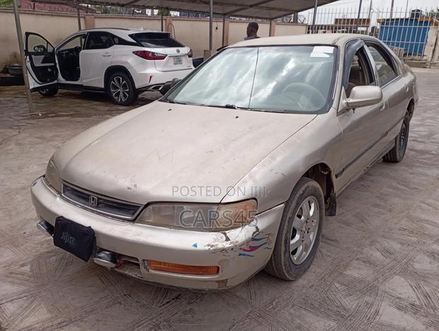 Honda Accord 1996 Gold
