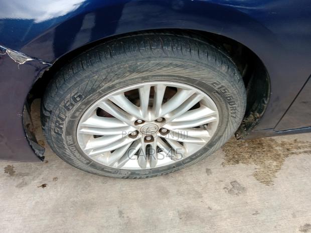 Lexus ES 2014 Blue