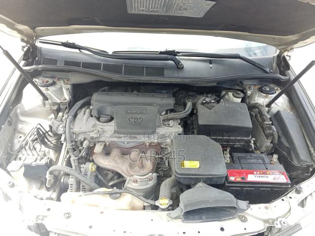 Toyota Camry XLE 4dr Sedan (2.5L 4cyl 6A) 2013 Gold