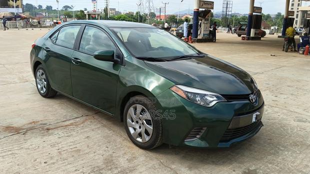 Toyota Corolla 2015 Green