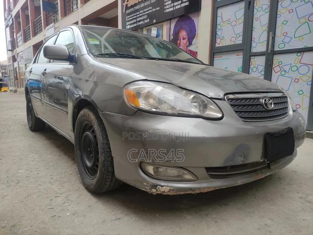 Toyota Corolla 2005 Gray