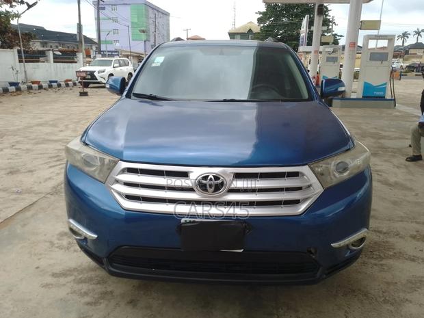 Toyota Highlander 2010 Blue