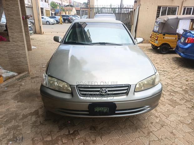 Toyota Camry 2001 Gray