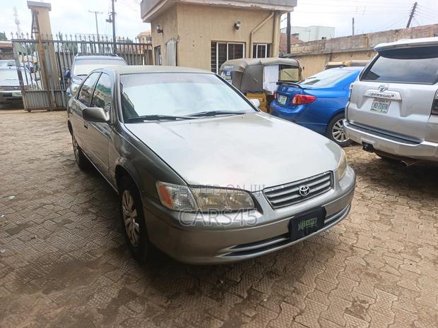 Toyota Camry 2001 Gray