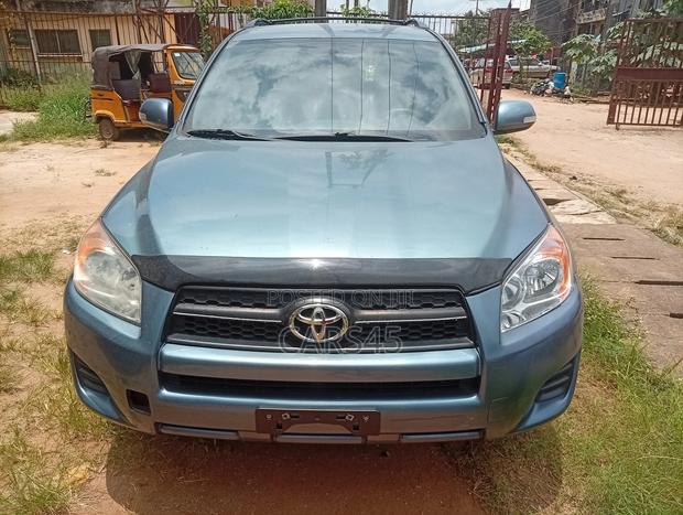 Toyota RAV4 2010 Blue
