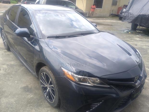 Toyota Camry 2019 Blue