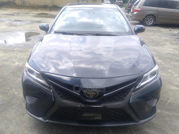 Toyota Camry 2019 Blue