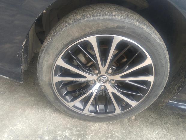 Toyota Camry 2019 Blue