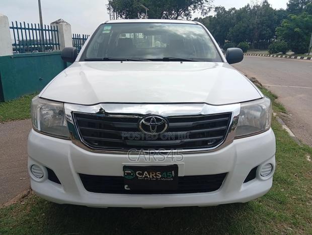 Toyota Hilux 2014 White