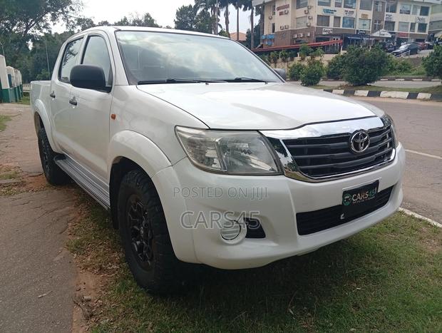 Toyota Hilux 2014 White