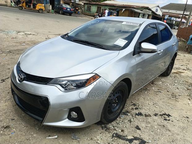 Toyota Corolla 2015 Silver
