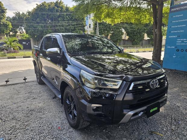 Toyota Hilux 2022 Black