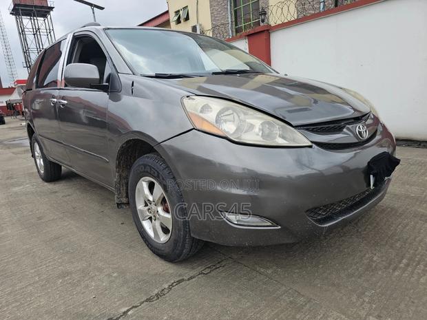 Toyota Sienna 2006 Gray