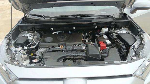 Toyota RAV4 LE AWD 2025 Silver