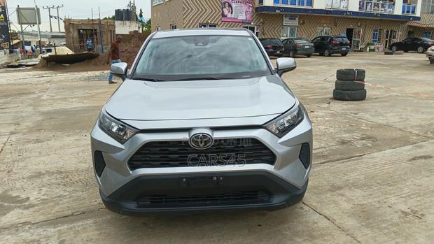 Toyota RAV4 LE AWD 2025 Silver