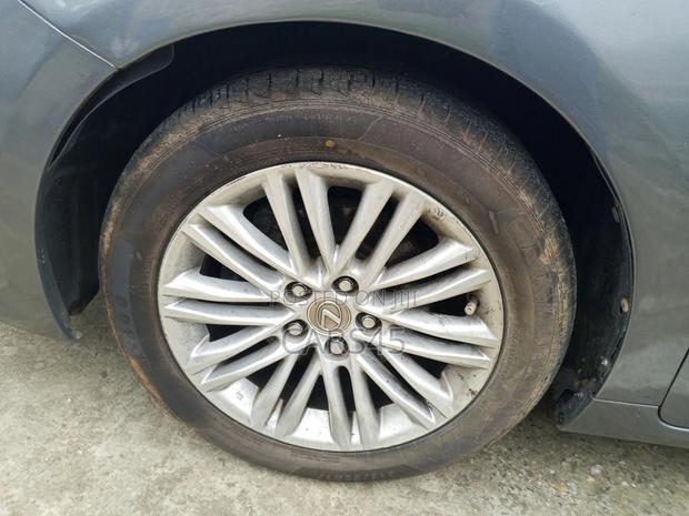 Lexus ES 2014 Gray