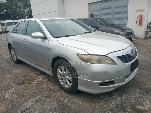 Toyota Camry 2009 Silver