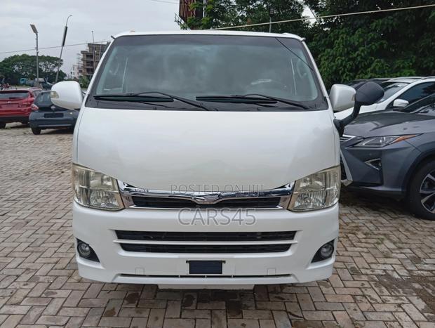 Toyota HiAce 2011 White