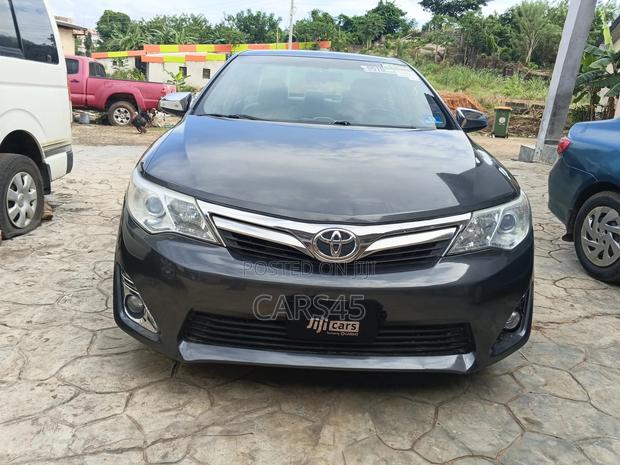 Toyota Camry 2012 Gray