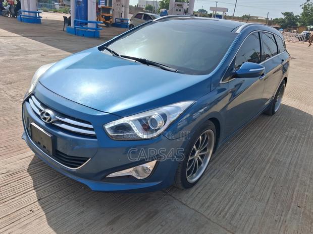 Hyundai i40 2013 Blue