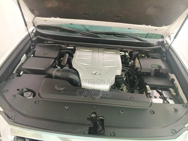 Lexus GX 2023 White