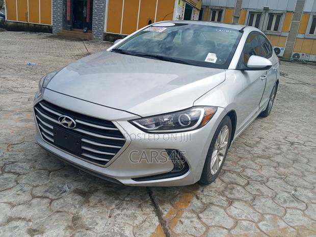 Hyundai Elantra 2018 Silver