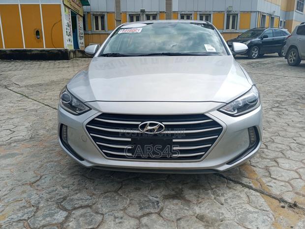 Hyundai Elantra 2018 Silver