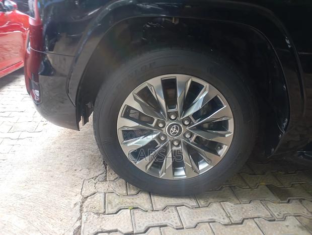 Toyota Land Cruiser 2022 Black