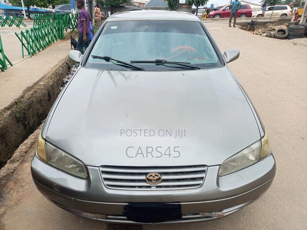 Toyota Camry 2001 Gray