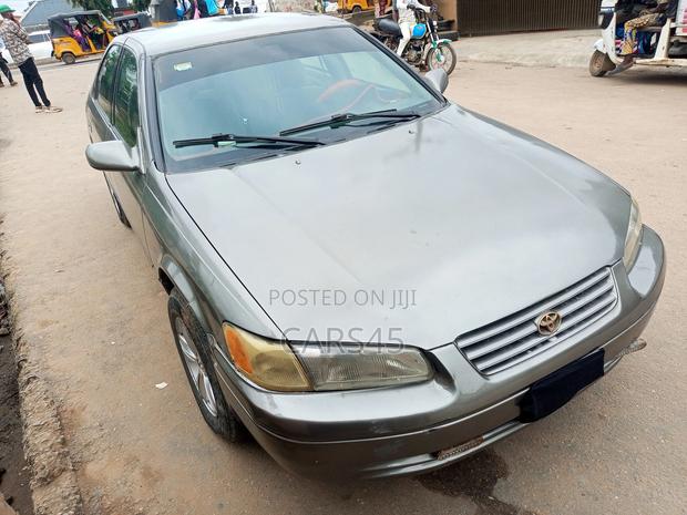 Toyota Camry 2001 Gray