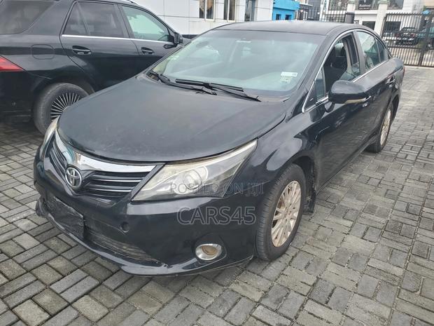 Toyota Avensis 2010 Black