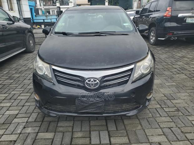 Toyota Avensis 2010 Black