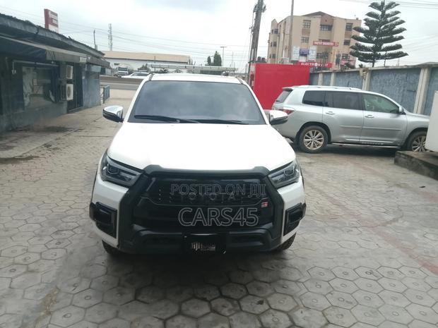 Toyota Hilux 2014 White