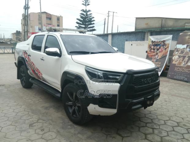 Toyota Hilux 2014 White