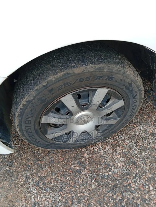 Toyota Sienna XLE FWD 2009 White