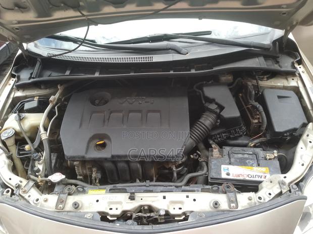 Toyota Corolla 2010 Gold