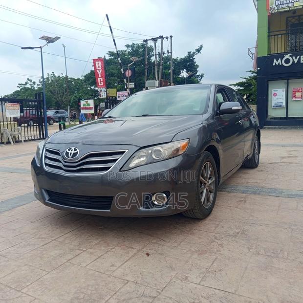 Toyota Camry 2011 Gray