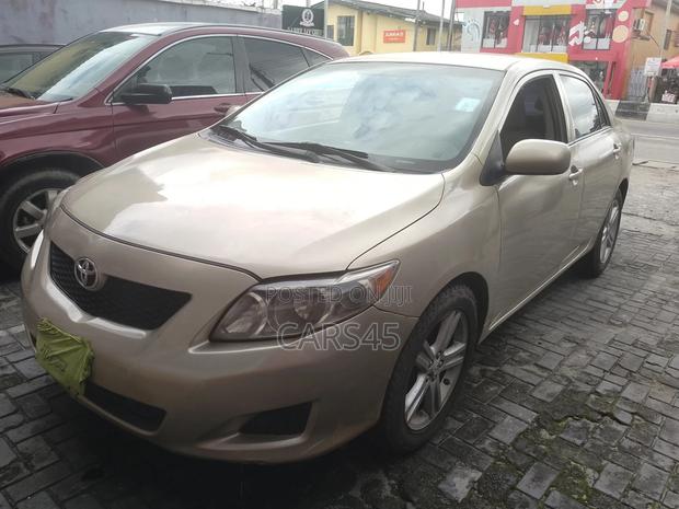 Toyota Corolla 2010 Gold