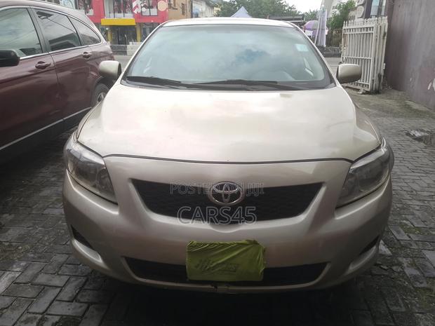 Toyota Corolla 2010 Gold