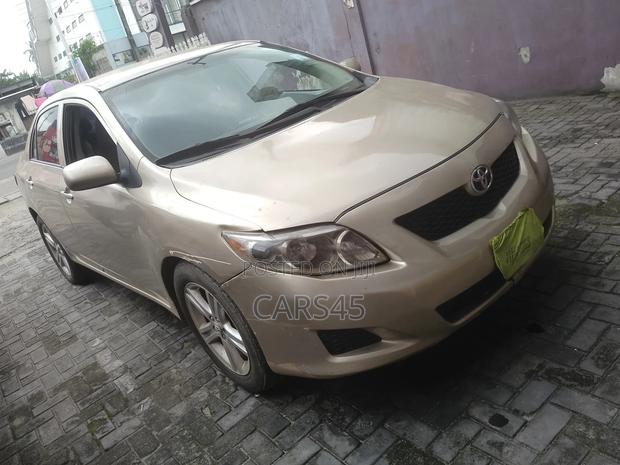 Toyota Corolla 2010 Gold