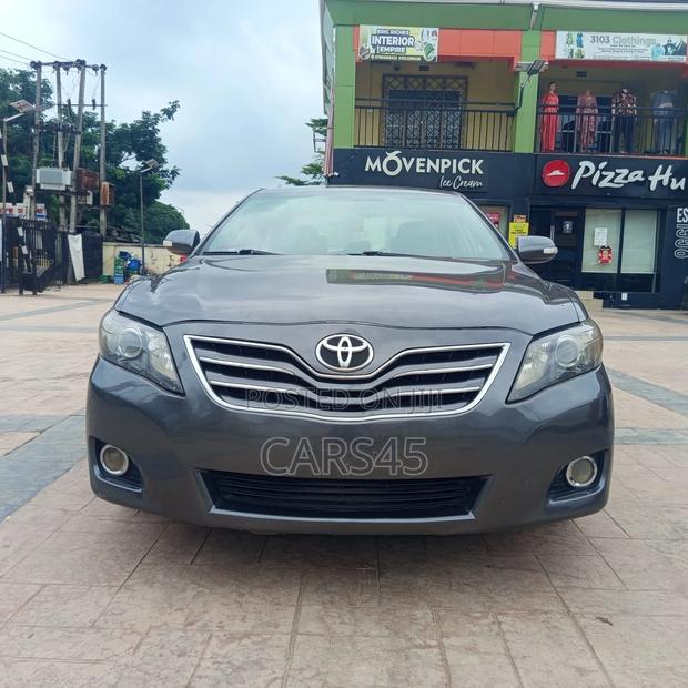 Toyota Camry 2011 Gray