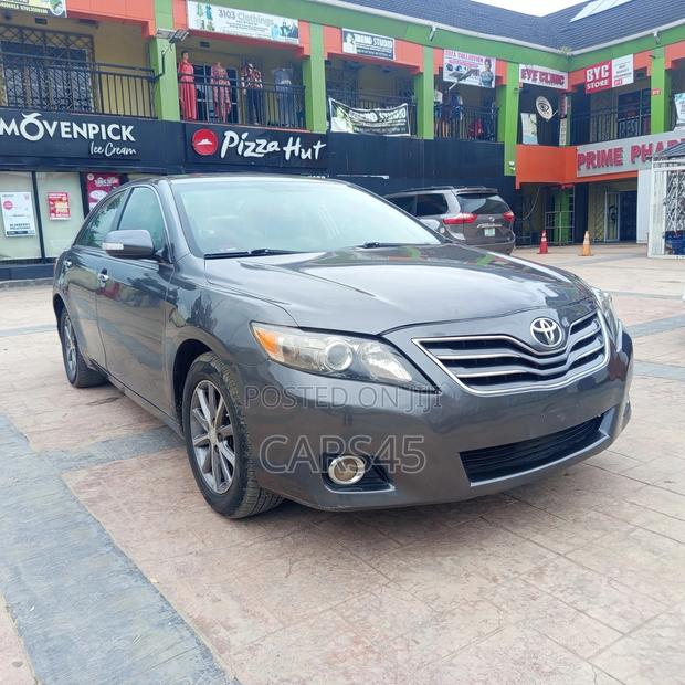 Toyota Camry 2011 Gray