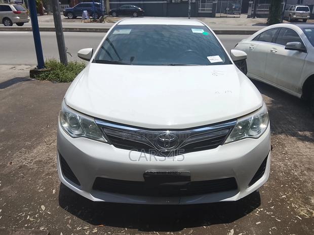 Toyota Camry L 4dr Sedan (2.5L 4cyl 6A) 2014 White